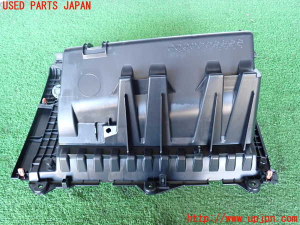 2UPJ-9234117516]カローラ クロス ハイブリッド(ZVG16)グローブボックス1 中古_3