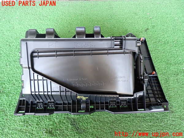 2UPJ-9234117516]カローラ クロス ハイブリッド(ZVG16)グローブボックス1 中古_4