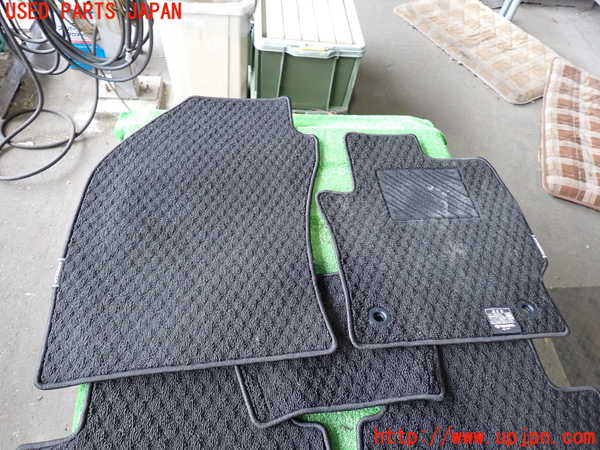 2UPJ-9234117800]カローラ クロス ハイブリッド(ZVG16)フロアマット 中古_2