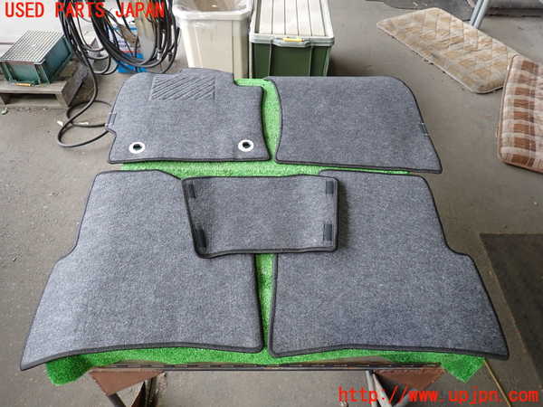 2UPJ-9234117800]カローラ クロス ハイブリッド(ZVG16)フロアマット 中古_4