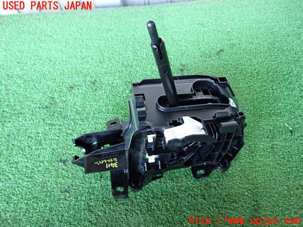 2UPJ-9234117555]カローラ クロス ハイブリッド(ZVG16)ATシフトレバー 中古_2