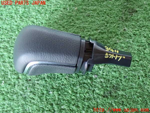 2UPJ-9234117570]カローラ クロス ハイブリッド(ZVG16)シフトノブ 中古_2