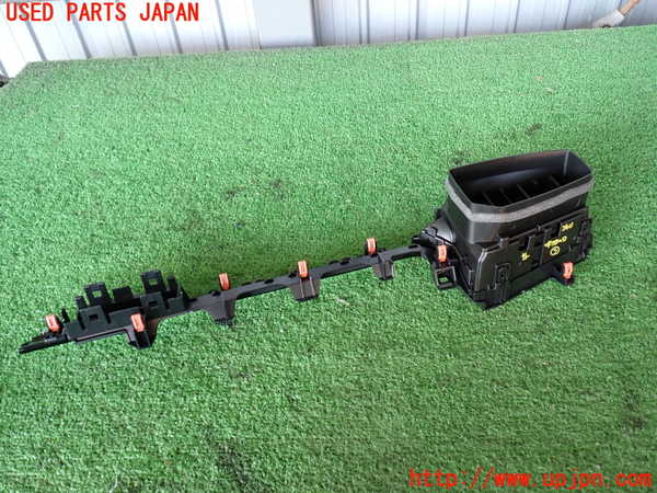 2UPJ-9234117528]カローラ クロス ハイブリッド(ZVG16)エアコン吹き出し口3 中古_3