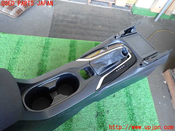 2UPJ-9234117540]カローラ クロス ハイブリッド(ZVG16)センターコンソール 中古_2