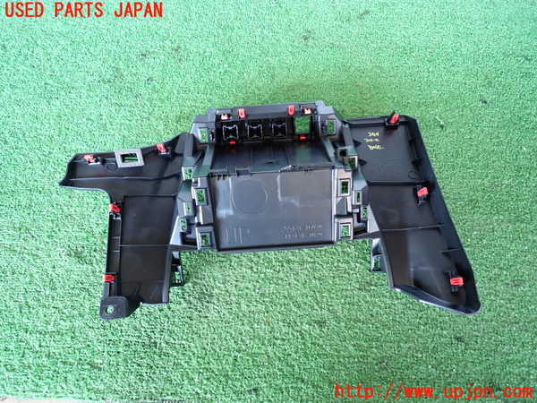 2UPJ-9234117549]カローラ クロス ハイブリッド(ZVG16)コンソール 中古_3