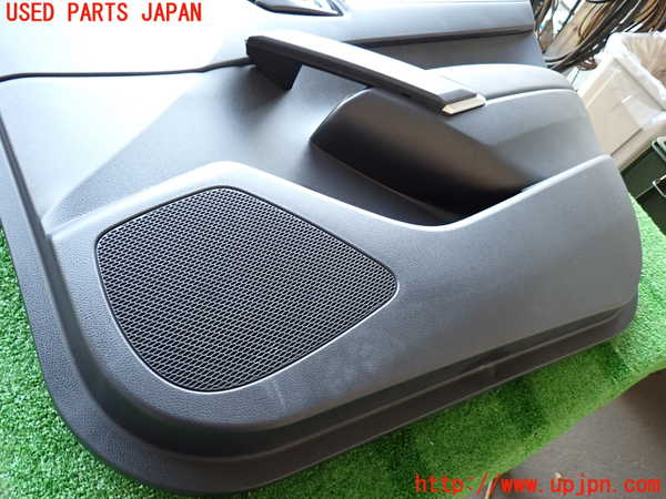 2UPJ-9234111234]カローラ クロス ハイブリッド(ZVG16)右前ドア内張り 中古_2