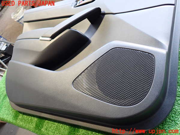 2UPJ-9234111264]カローラ クロス ハイブリッド(ZVG16)左前ドア内張り 中古_2