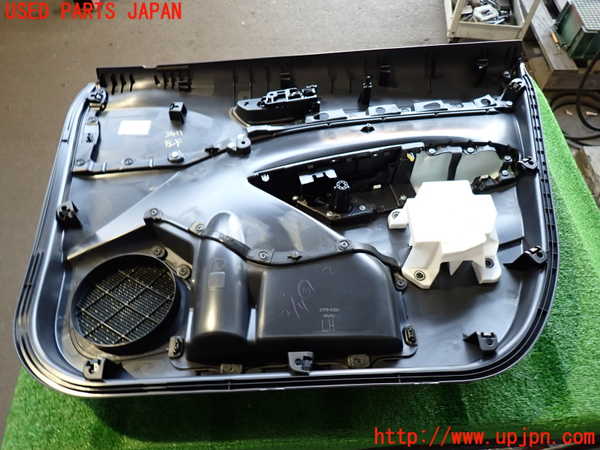 2UPJ-9234111264]カローラ クロス ハイブリッド(ZVG16)左前ドア内張り 中古_4