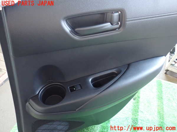 2UPJ-9234111294]カローラ クロス ハイブリッド(ZVG16)右後ドア内張り 中古_3