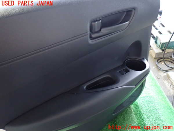 2UPJ-9234111324]カローラ クロス ハイブリッド(ZVG16)左後ドア内張り 中古_3