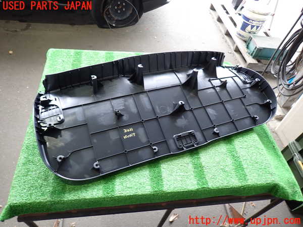 2UPJ-9234111578]カローラ クロス ハイブリッド(ZVG16)バックドア内張り 中古_4