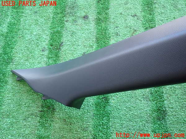 2UPJ-9234117655]カローラ クロス ハイブリッド(ZVG16)右フロントピラートリム 中古_2