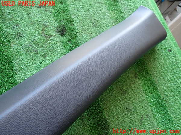 2UPJ-9234117655]カローラ クロス ハイブリッド(ZVG16)右フロントピラートリム 中古_3