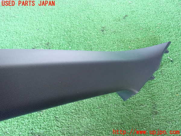 2UPJ-9234117660]カローラ クロス ハイブリッド(ZVG16)左フロントピラートリム 中古_2