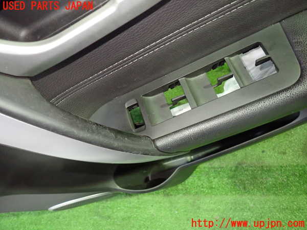 1UPJ-9234121234]シボレー・キャプティバ(型式不明)右前ドア内張り 中古_2