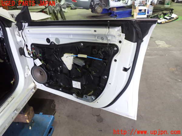 1UPJ-9234151230]ベンツ CLA180 C117(117342)右前ドア 中古_4