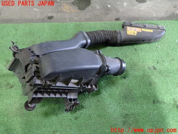 1UPJ-9234152560]ベンツ CLA180 C117(117342)エアクリーナーボックス 中古_3