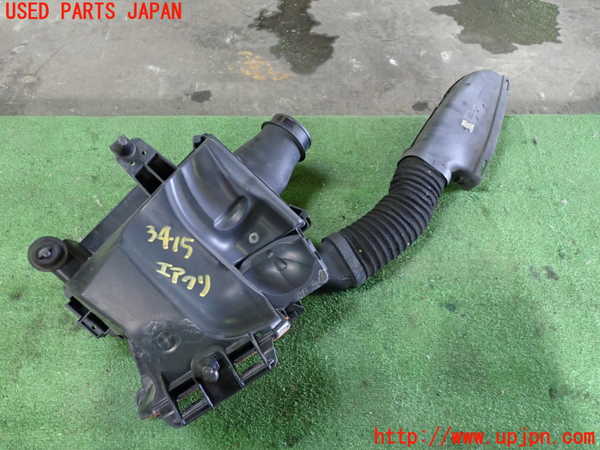 1UPJ-9234152560]ベンツ CLA180 C117(117342)エアクリーナーボックス 中古_4