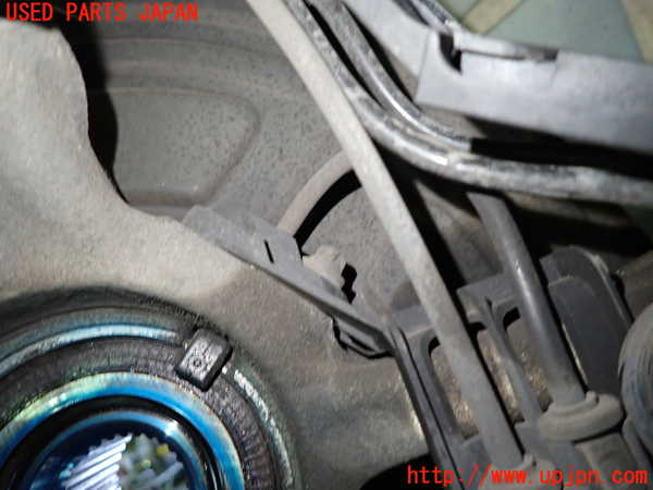 1UPJ-9234154290]ベンツ CLA180 C117(117342)右フロントナックルハブ 中古_2