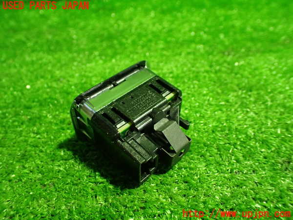 1UPJ-9234156245]ベンツ CLA180 C117(117342)左前パワーウィンドウスイッチ 中古_2