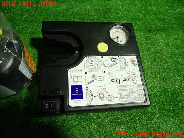 1UPJ-9234157805]ベンツ CLA180 C117(117342)車載工具 中古_2