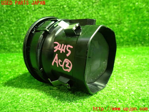 1UPJ-9234157527]ベンツ CLA180 C117(117342)エアコン吹き出し口2 中古_3