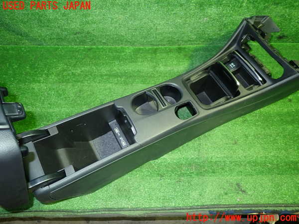 1UPJ-9234157540]ベンツ CLA180 C117(117342)センターコンソール 中古_2