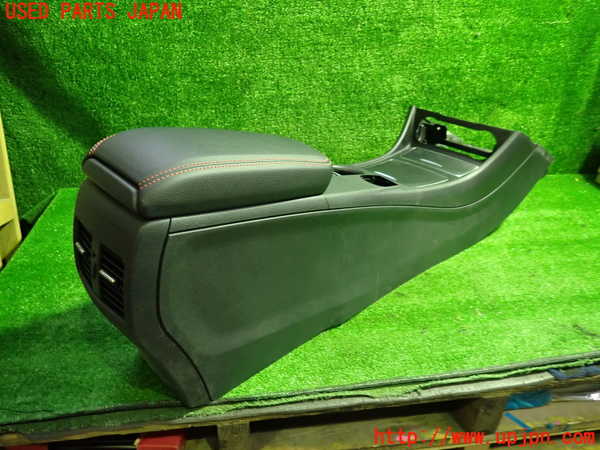 1UPJ-9234157540]ベンツ CLA180 C117(117342)センターコンソール 中古_3