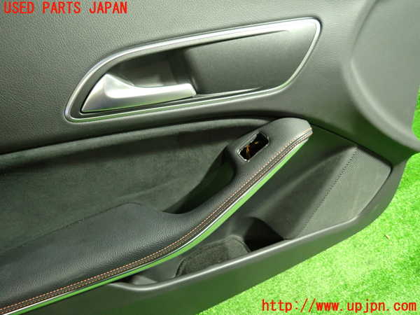 1UPJ-9234151264]ベンツ CLA180 C117(117342)左前ドア内張り 中古_2