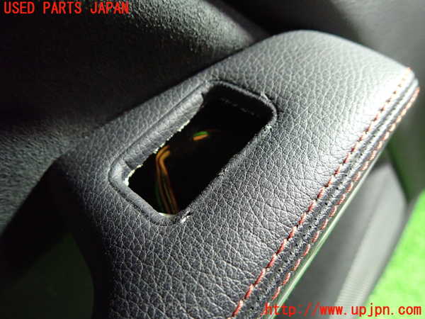 1UPJ-9234151264]ベンツ CLA180 C117(117342)左前ドア内張り 中古_3