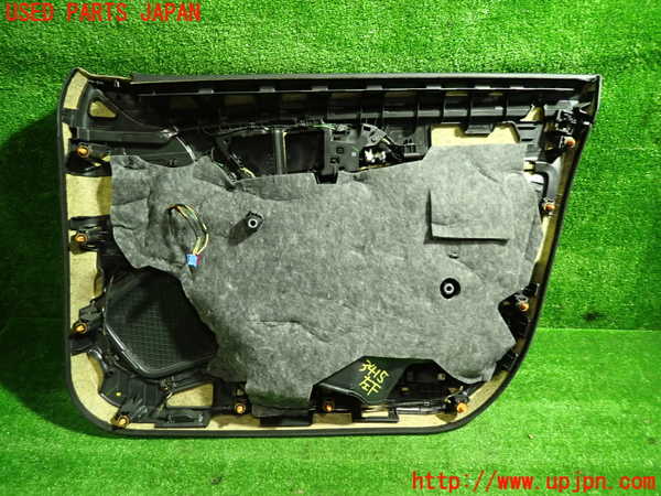 1UPJ-9234151264]ベンツ CLA180 C117(117342)左前ドア内張り 中古_4