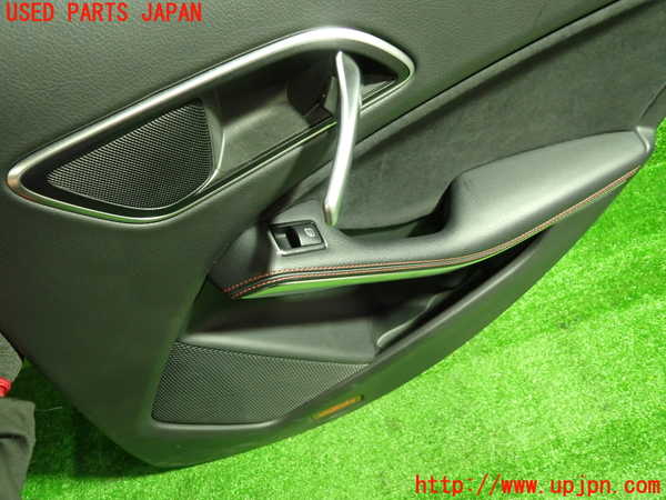 1UPJ-9234151294]ベンツ CLA180 C117(117342)右後ドア内張り 中古_3