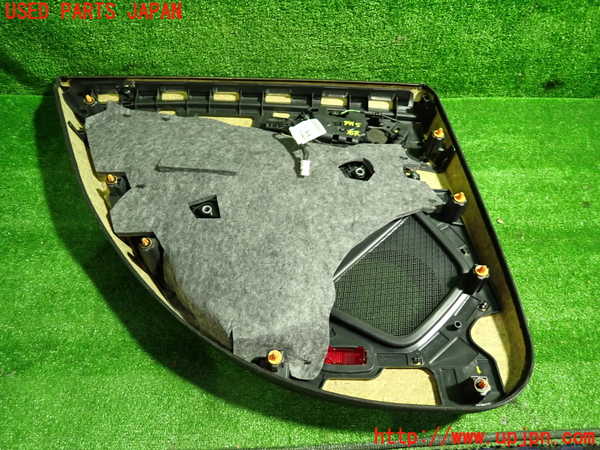 1UPJ-9234151294]ベンツ CLA180 C117(117342)右後ドア内張り 中古_4