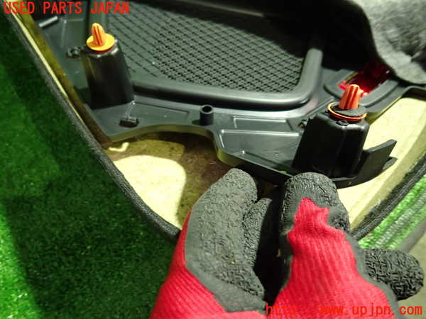 1UPJ-9234151324]ベンツ CLA180 C117(117342)左後ドア内張り 中古_3