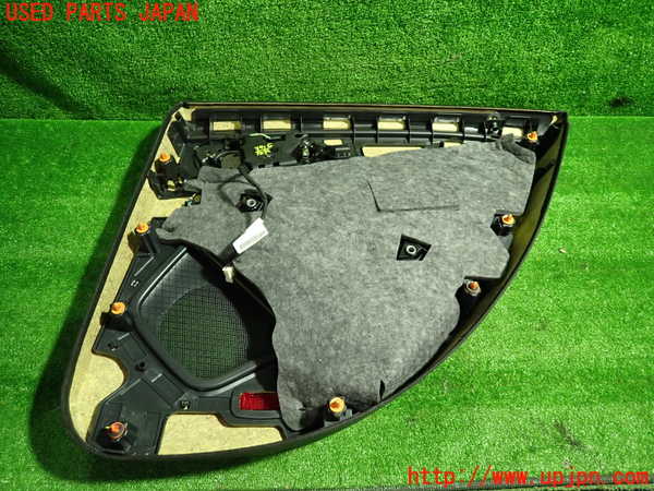 1UPJ-9234151324]ベンツ CLA180 C117(117342)左後ドア内張り 中古_4