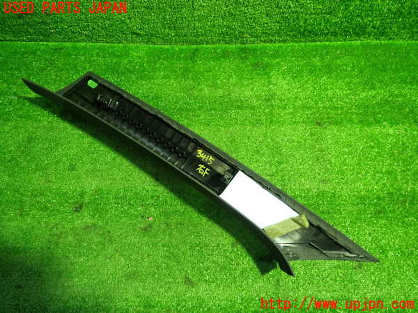 1UPJ-9234157655]ベンツ CLA180 C117(117342)右フロントピラートリム 中古_3