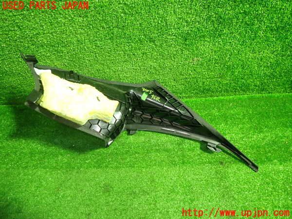 1UPJ-9234157680]ベンツ CLA180 C117(117342)左リアピラートリム 中古_2