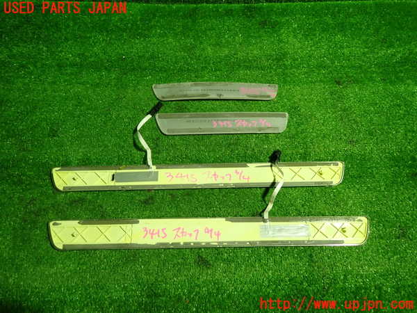 1UPJ-9234157740]ベンツ CLA180 C117(117342)スカッフプレート 中古_2