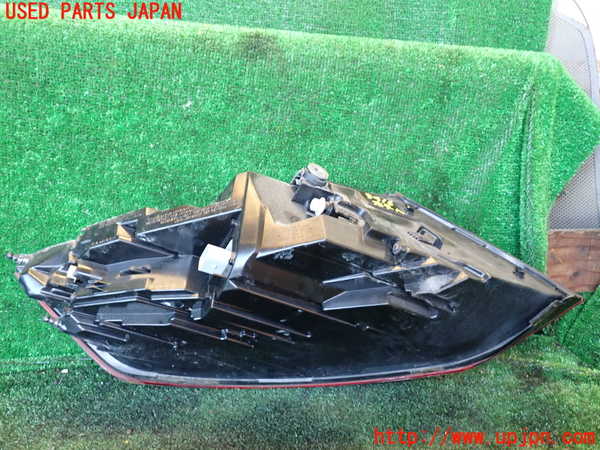 1UPJ-9234161530]アウディ・TT クーペ(FVCHH)右テールランプ 中古_2