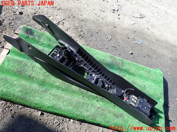 1UPJ-9234167540]アウディ・TT クーペ(FVCHH)センターコンソール 中古_4