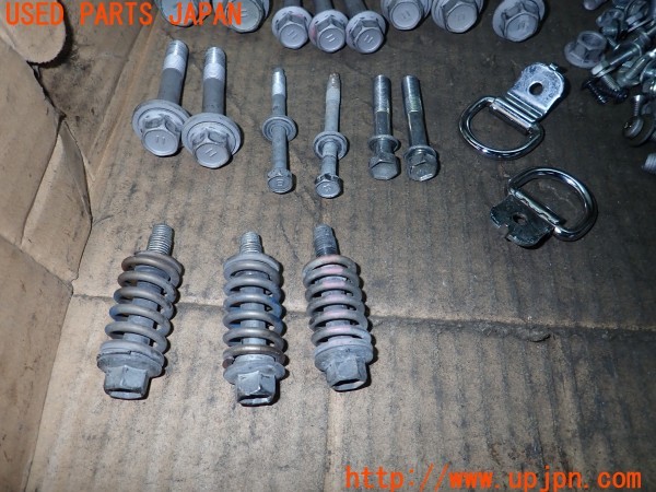 3UPJ=9234170720]ハリアー(ZSU60W)ネジ・ナット・ステー類 セット ジャンク_3