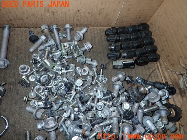 3UPJ=9234170720]ハリアー(ZSU60W)ネジ・ナット・ステー類 セット ジャンク_4