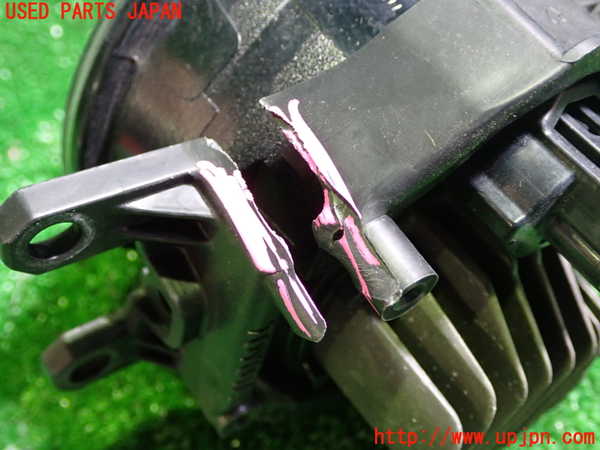1UPJ-9234171180]ハリアー(ZSU60W)右フォグ 中古_4