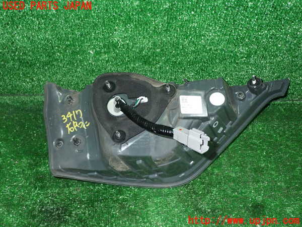 1UPJ-9234171550]ハリアー(ZSU60W)右リアフィニッシャー 中古_3