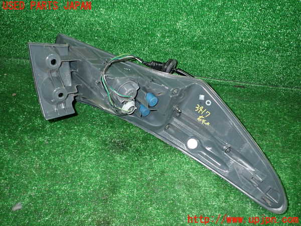 1UPJ-9234171530]ハリアー(ZSU60W)右テールランプ 中古_3