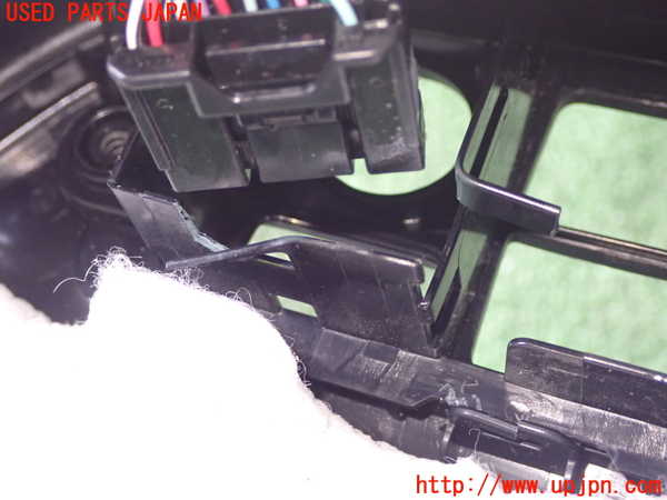 1UPJ-9234171234]ハリアー(ZSU60W)右前ドア内張り 中古_4