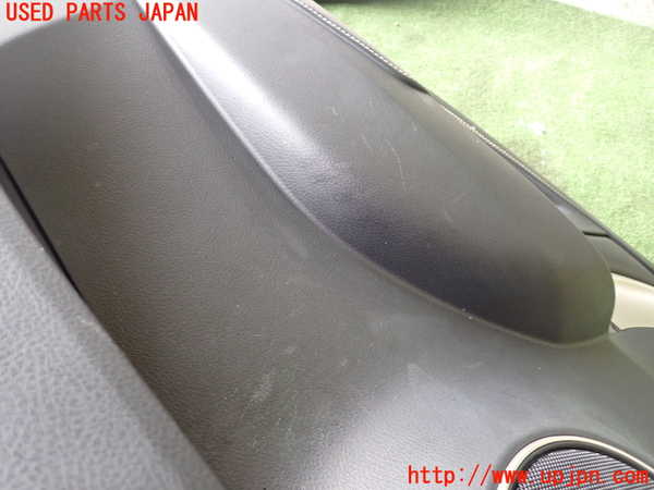 1UPJ-9234171264]ハリアー(ZSU60W)左前ドア内張り 中古_3