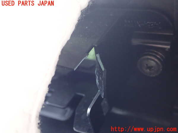 1UPJ-9234171264]ハリアー(ZSU60W)左前ドア内張り 中古_4