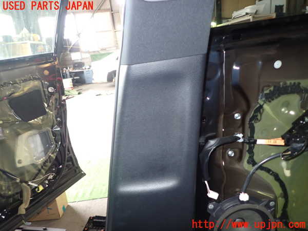 1UPJ-9234177665]ハリアー(ZSU60W)右センターピラートリム 中古_3