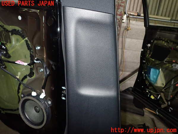 1UPJ-9234177670]ハリアー(ZSU60W)左センターピラートリム 中古_3